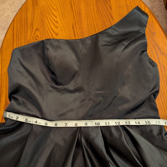 Hebeos Black One-Shoulder Floor Length Gown, Size M - NEW - Picture 5 of 14